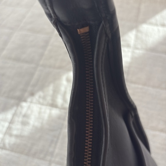 Coach Vintage Ergo 5053 – Iconic ’90s Black Leather Shoulder Bag - Picture 14 of 16